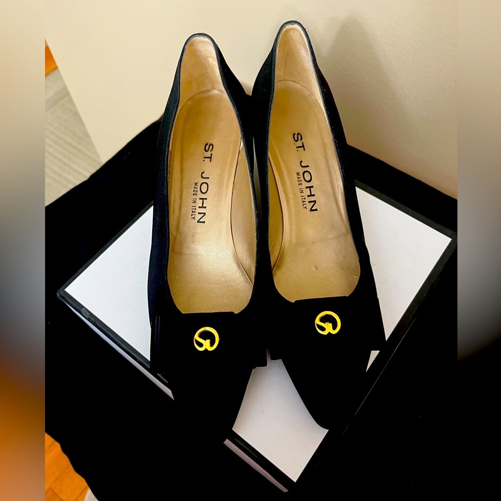 St John black dress heels